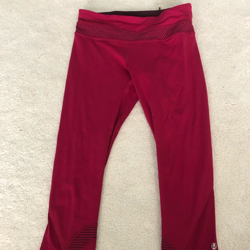 Lululemon cropped magenta leggings